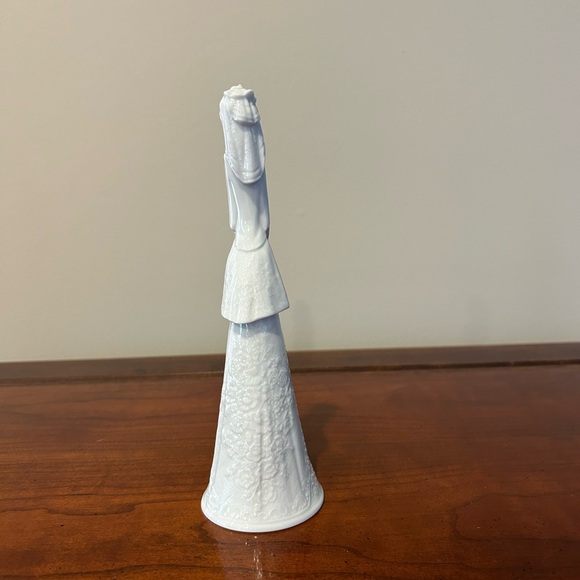 Lladro Bridal Bell (retired) 8 1/2 inches tall. No flaws. - Picture 6 of 8